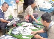 Pedagang Ikan Dapat Dua Pasar