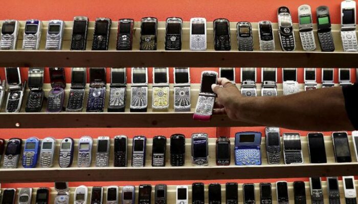 Pemilik Ponsel Ilegal, Ingat  Aturan IMEI Berlaku Agustus