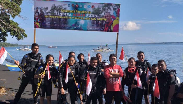 Merah Putih Dikibarkan Dari Bawah Laut Bowens