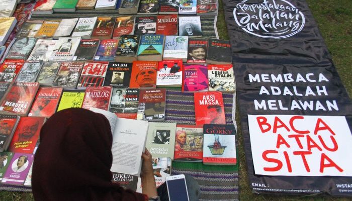 Razia Buku dan Relasi Peradaban