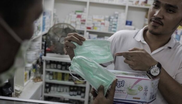 Diburu Warga, Masker di Jailolo Langka