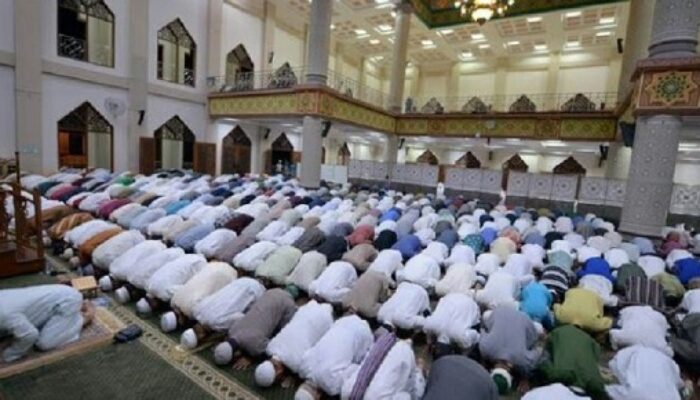 Tak Ada Imbauan, Warga Payo Tengah Tetap Salat Ied di Masjid