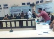 Tokoh Pemuda Desa Dodowo Banting Dokumen di Hadapan Kadis BPMD