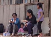 Ibu dan Tiga Anaknya Jalan Kaki 560 Km Untuk Hindari Corona