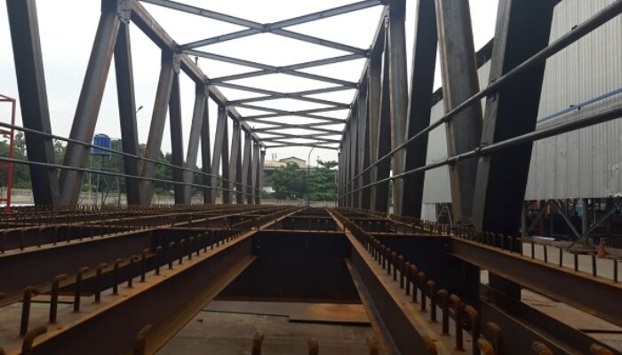 Rangka Baja Jembatan Ake Buton Mulai Uji Jember