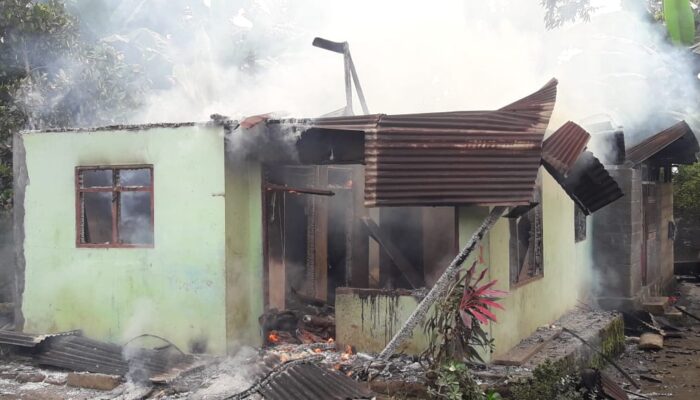 Curiga Ponakan Disantet, Rumah Paman Dibakar