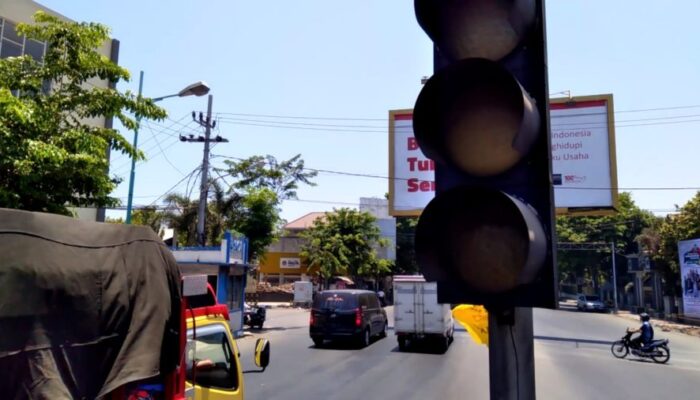 Traffic Light Tak Kunjung Diperbaiki, Keselamatan Warga Terancam