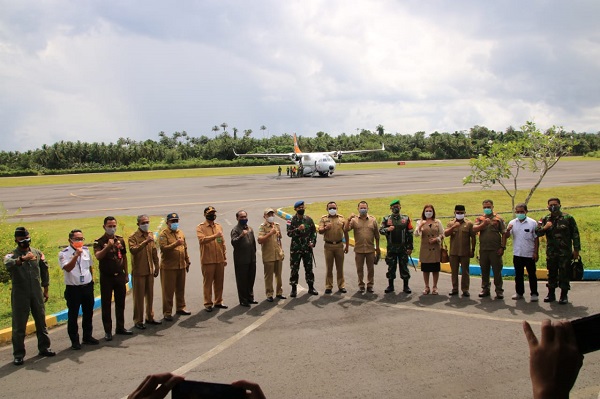 Perdana, Hercules TNI AU Landing di Bandara Kuabang