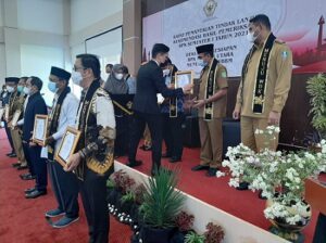 Pj Bupati Halut Dapat Piagam dari BPK Malut