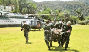 Evakuasi Nakes, Prajurit TNI Tertembak di Kepala