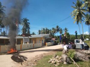 Massa Palang Puskesmas Salimuli,  Imbas Kasus Tak Kunjung Tuntas