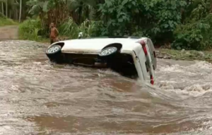 Mobil Terseret Banjir Lagi, Saatnya Jembatan Dibangun