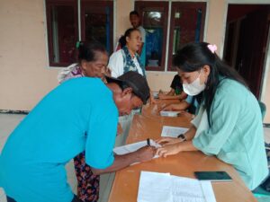 NHM Berbagi Bingkisan Natal di Desa Biang
