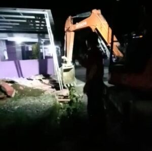 Kontraktor Robohkan Teras di rumah ASN Milik DLH Malut