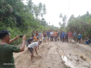 Kelanjutan Proyek PT SMI Lambat, Warga Turun Tangan