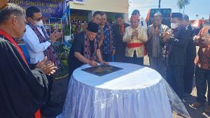 Gubernur AGK Resmikan Kantor Sinode GMIH