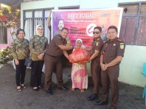 Kejari Halut Berbagi Sembako Sambut HBA