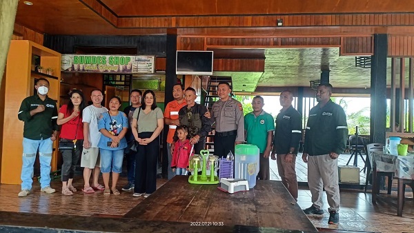 Haji Robert Satukan Kembali Keluarga Opa Djado Pomumu Setelah 30 Tahun Terpisah dari Keluarga