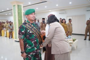 Dandim Tobelo Dikukuhkan Sebagai Bapak Asuh Stunting di Halut