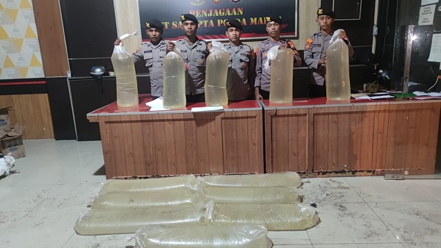 Polisi Grebek Gudang Berisi Ratusan Liter Cap Tikus