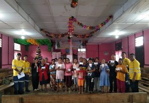 Tim SP PTNHM Lanjut Salurkan Bingkisan Natal dari Haji Robert