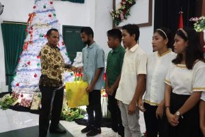 Kodim Tobelo Berbagi Berkat di Perayaan Natal TNI