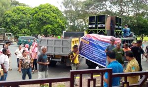 Warga Tobar Geruduk Kantor Bupati Halut, Tolak Mutasi Kapus Kusuri