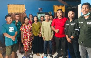 Pemdes Soa Maetek Bersyukur Warganya yang Sakit Dibantu Haji Robert