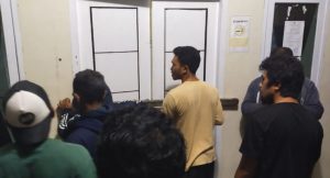 Kesal tak Transparan Soal Anggaran, Warga Gorua Palang Kantor Desa