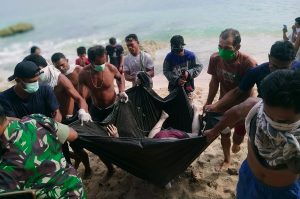 Nelayan Igo Temukan Sosok Mayat Pria, Keluarga Korban KM.LCT Bahana Putra Akui Jenazahnya Nahkoda Kapal