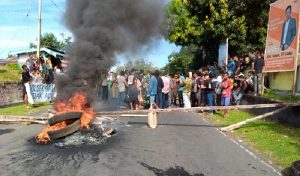 Warga Towara Blokade Jalan Galda-Tobelo, Buntut Kasus Tak Tuntas Hingga Pelakunya Bebas Keliaran