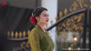 VIDEO : Pesona Kebaya Ariel Tatum Saat Tampil Di Acara Istana Berkebaya