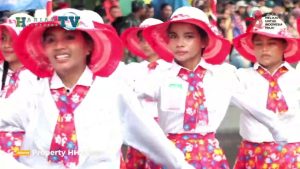 VIDEO : Peserta Lomba Gerak Jalan SMP Memasuki Finish Depan Kantor Bupati Halut Sambil Adu Formasi