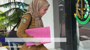 VIDEO : Kejari Ternate Periksa Bendahara Disperindag Soal Penggelapan Dana Retribusi