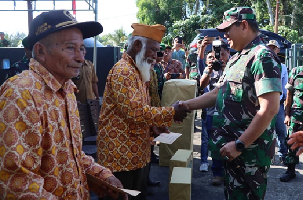 Veteran Di Halut Dapat Bantuan Dari Pangdam XVI/Pattimura