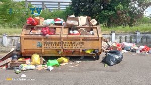 VIDEO : Muncul Bau Tak Sedap Akibat Tumpukan Sampah di Morotai Selama Dua Hari