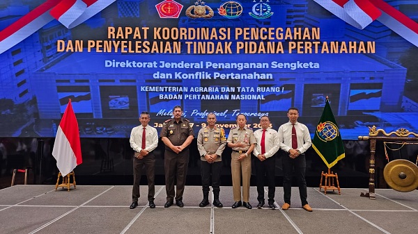 Kapolda Malut Terima Pin Emas dan Penghargaan dari Menteri ATR/BPN