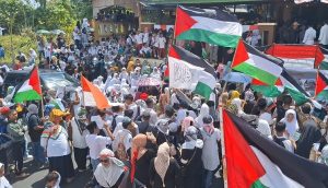 Bang Onim Pulkam, Disambut Ratusan Warga Galela Hingga Diwarnai Bendera Palestina