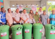 Komitmen Ubah Sampah Jadi Cuan, DLH Halteng Gencar Salurkan Bak Sampah