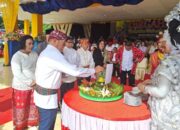 Nasi Tumpeng Dipuncak HUT Kabupaten Halut ke-21, Bupati Frans: Tidak Boleh Lupakan Jasa Pejuang Daerah Ini