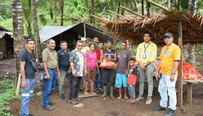 NHM Kembali Sambangi Pengungsi Gunung Ibu untuk Distribusikan Sembako