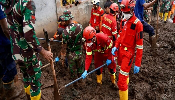 Banjir Bandang Ternate: Harita Nickel Terjunkan Tim Bantu Evakuasi Korban dan Salurkan Bantuan Sembako