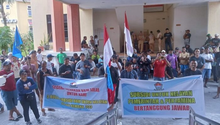 Nelayan Geruduk Kantor DPRD Halut Buntut Jatah BBM Subsidi ‘Menghilang’