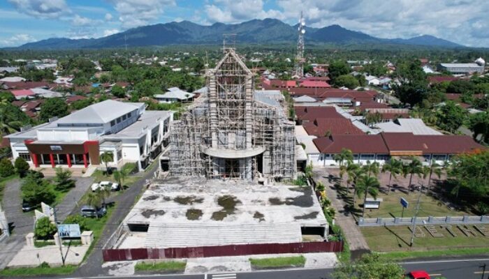 Haji Robert Tetap Berkomitmen Selesaikan Pembangunan Gedung GMIH Immanuel