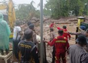 Kepedulian Haji Robert Dalam Membantu Korban Banjir Bandang Ternate