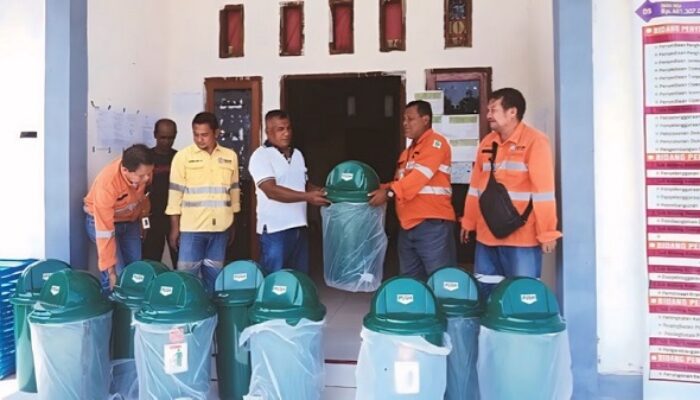 Komitmen Peduli Lingkungan, NHM Beri Bantuan Tempat Sampah di Lingkar Tambang