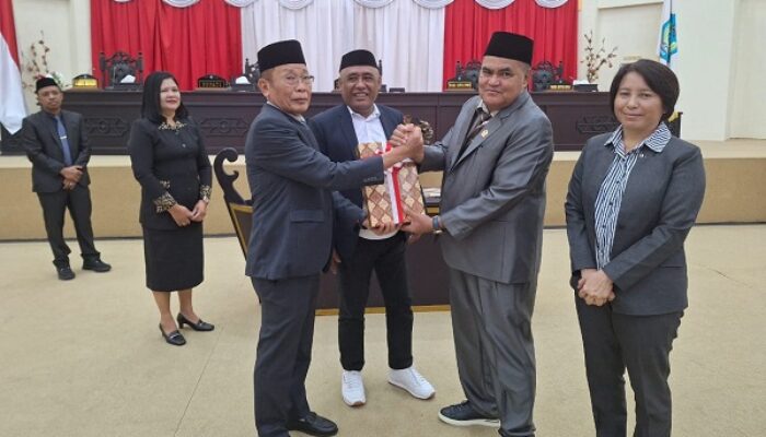 APBD-P Halut Disahkan Rp 1,3 T, Bupati Frans Minta OPD Capai Target Pendapatan