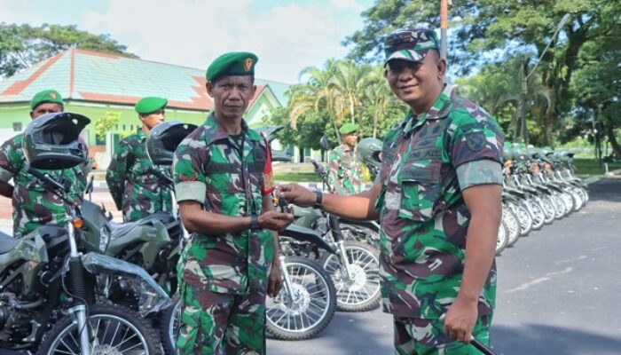 Dandim 1508/Tobelo Serahkan 35 Unit Motor Bantuan Kemenhan RI ke Babinsa