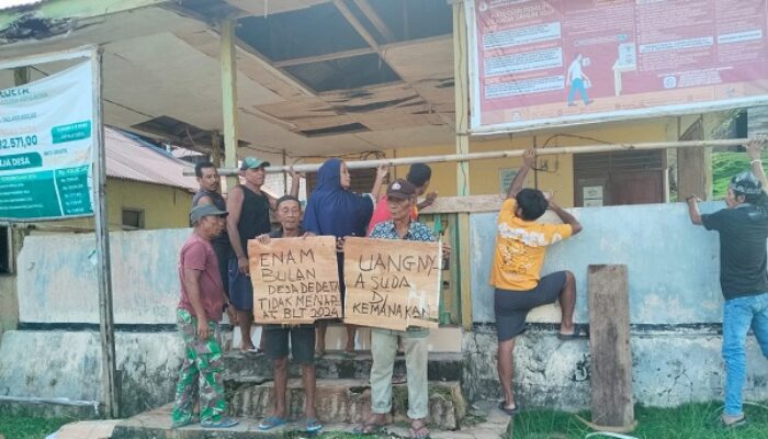 Simsalabim BLT-DD 2024 Hilang!!! Warga Dedeta Palang Kantor Desa