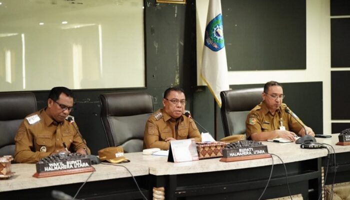 Rapat Perdana Bupati-Wabup Halut Bersama ASN, Tekankan Disiplin Kerja